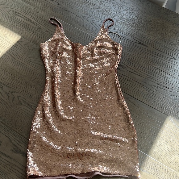 Sequin gold dress fashionnova size small great condition worn once - Picture 1 of 4
